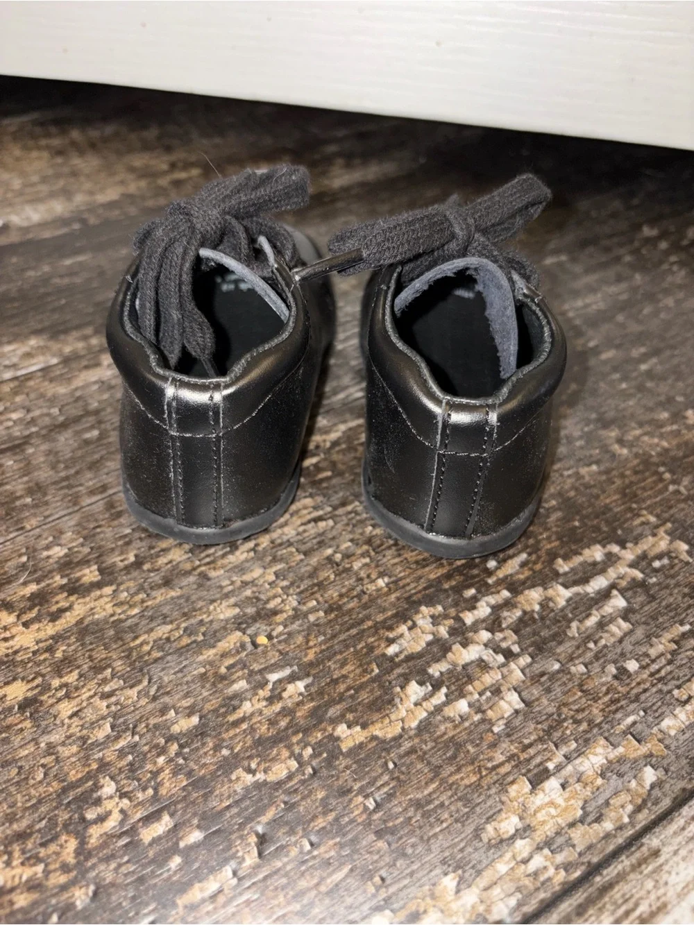 Stride Rite SRT (Sensory Response Technology) design for independent walkers.